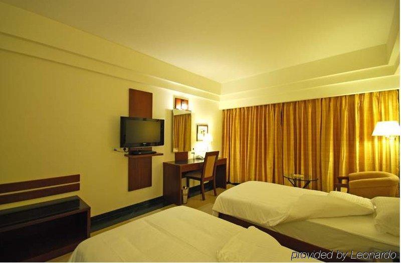 Park Ornate Hotel Viman Nagar Pune Room photo