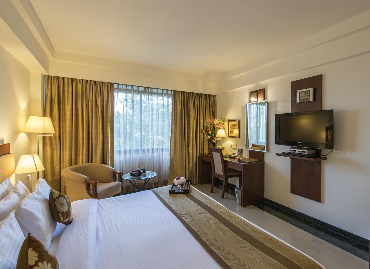 Park Ornate Hotel Viman Nagar Pune Exterior photo